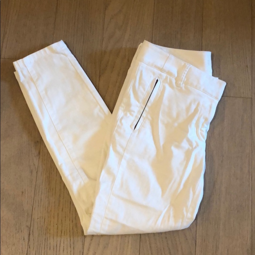 White straight leg pant with zipper detail